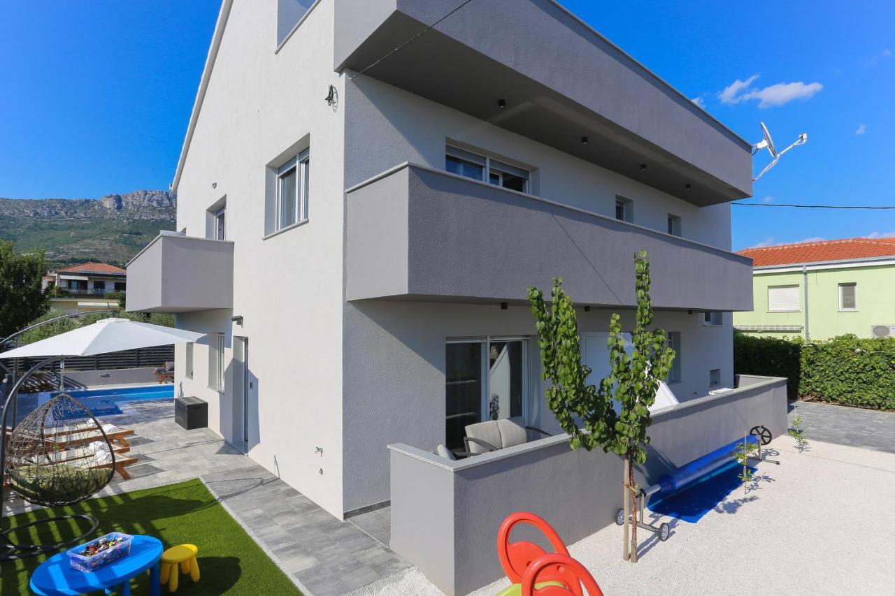 Family Friendly Apartments With A Swimming Pool Kastel Kambelovac, Kastela - 16162 Exterior photo