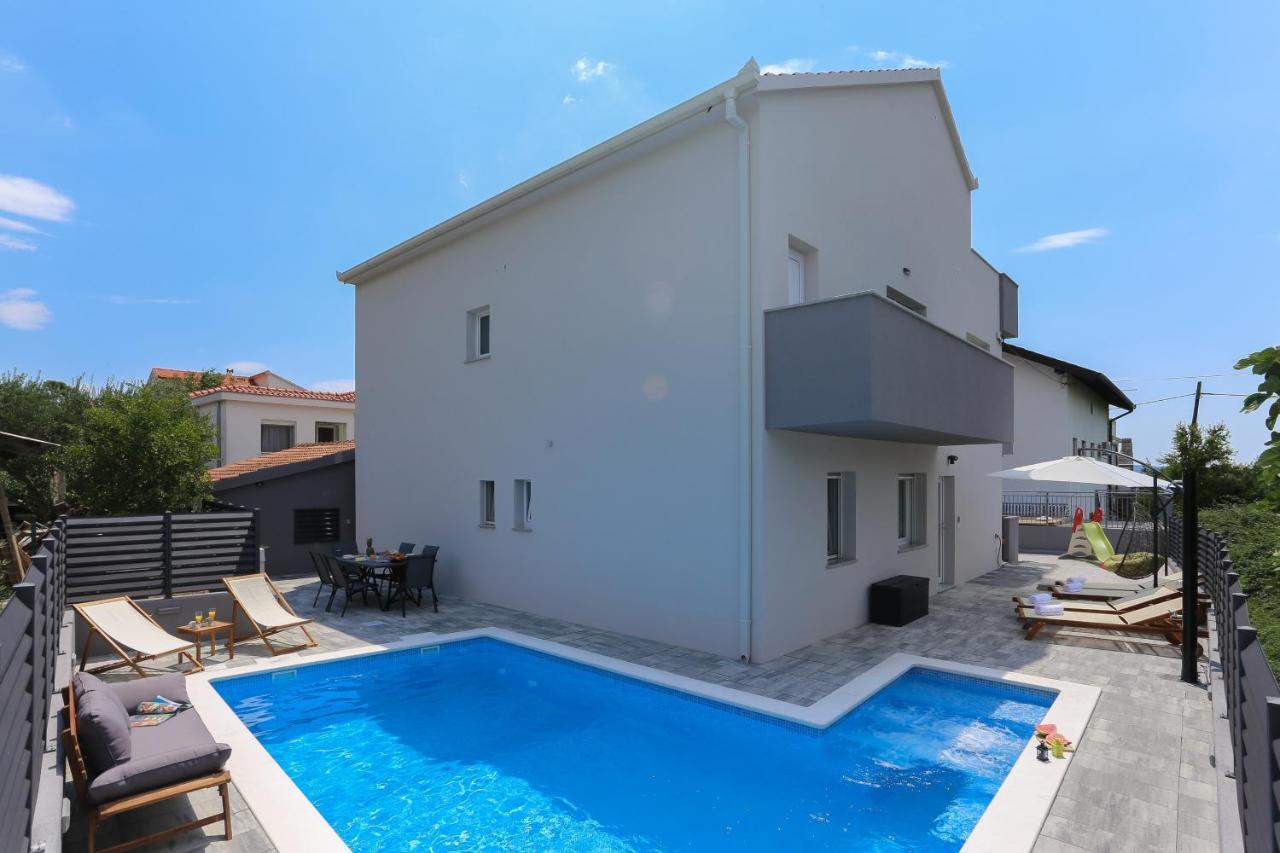 Family Friendly Apartments With A Swimming Pool Kastel Kambelovac, Kastela - 16162 Exterior photo